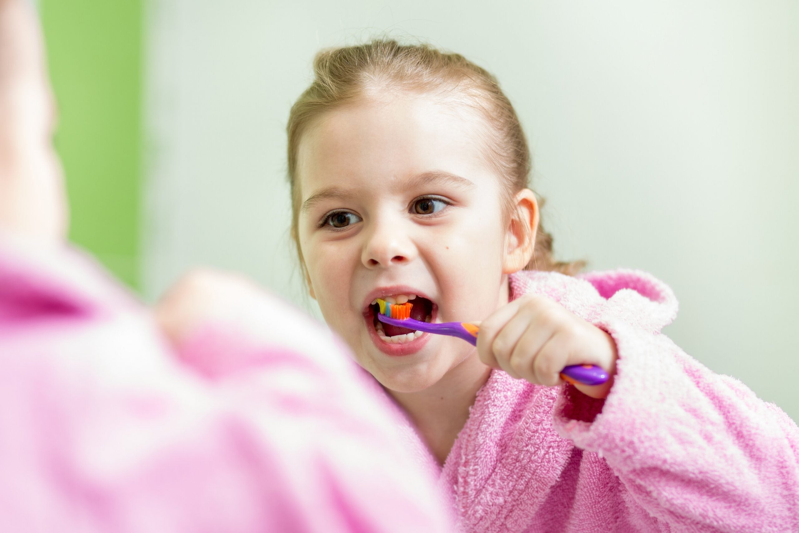 Dentifrice enfant sans fluor : est-ce une option adaptée ?